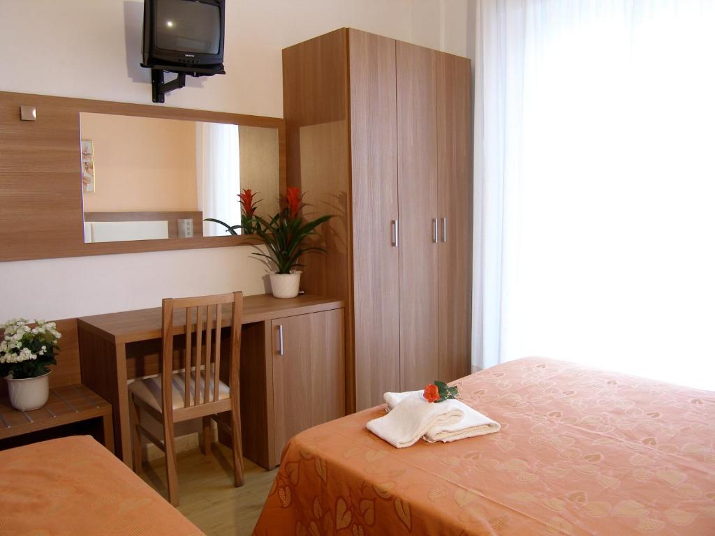 Hotel Sara Rimini Oda fotoğraf