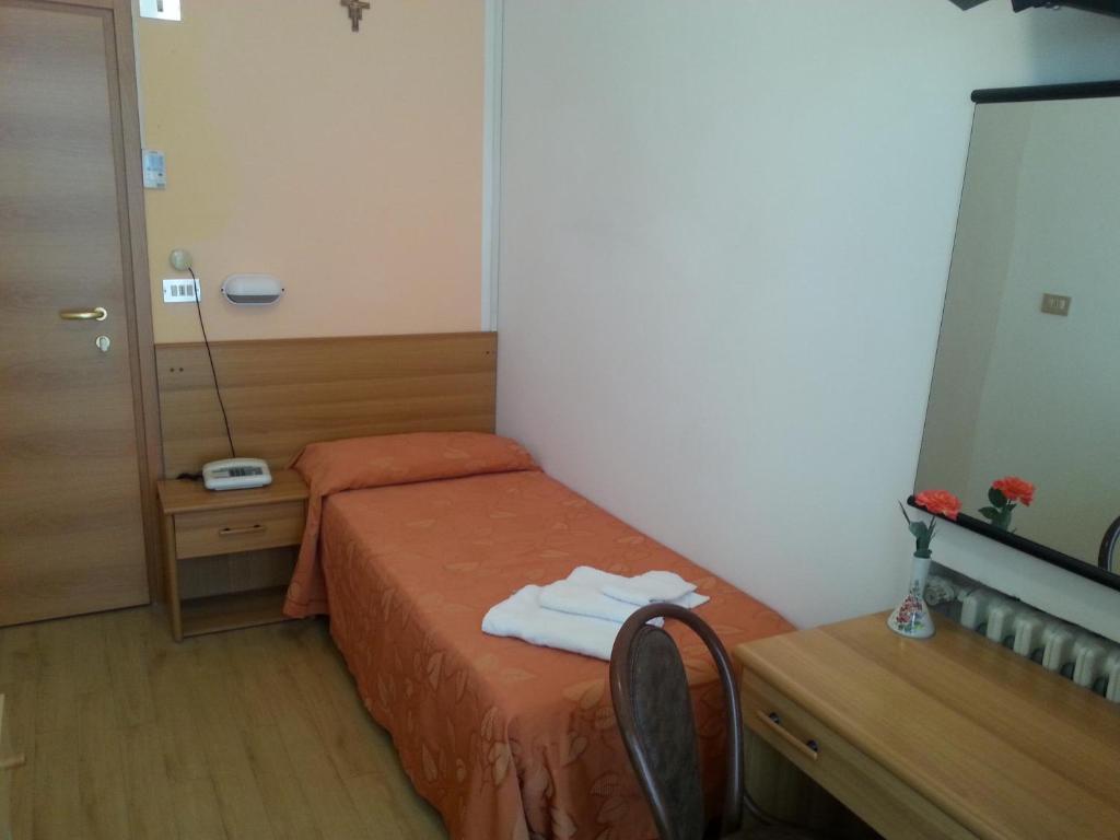 Hotel Sara Rimini Oda fotoğraf